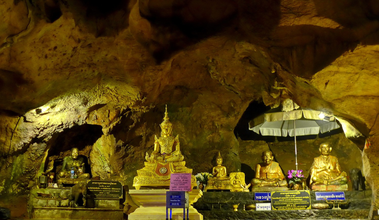 Temple Wat Tham in the Chiang Doi Cave